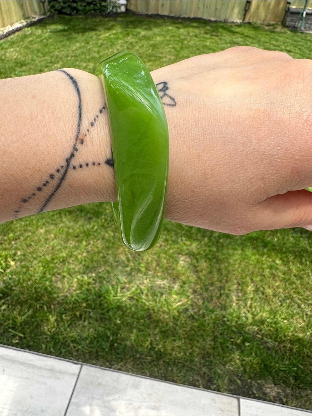 Green Resin Bangle Bracelet - Unbranded Chic